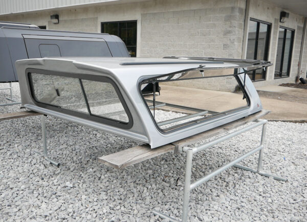 LEER 100XR – 2014–2021 Toyota Tundra Double Cab 6'6" Bed – Fiberglass Truck Cap - Image 4