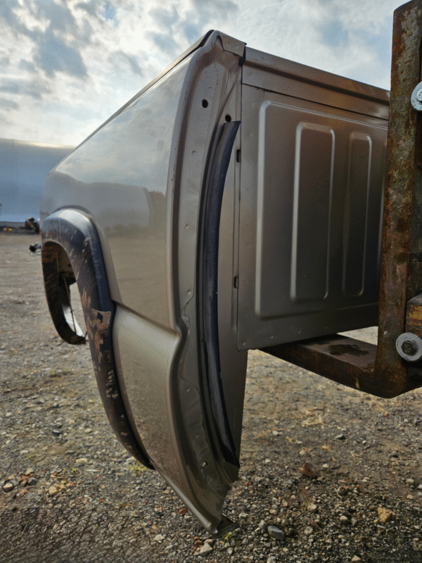 1999-2007 Chevrolet Silverado / GMC Sierra 1500 5' 8" Short Truck Bed - Image 4