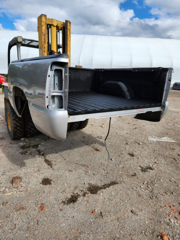 1999-2007 Chevrolet Silverado / GMC Sierra 1500 5' 8" Short Truck Bed - Image 18