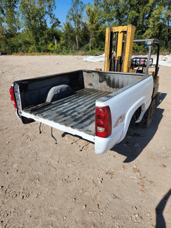 1999-2007 Chevrolet Silverado / GMC Sierra 1500 2500 3500 HD 6' 6" Short Truck Bed - Image 5