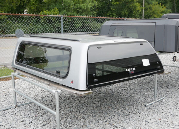 LEER 100XR – 2014–2021 Toyota Tundra Double Cab 6'6" Bed – Fiberglass Truck Cap